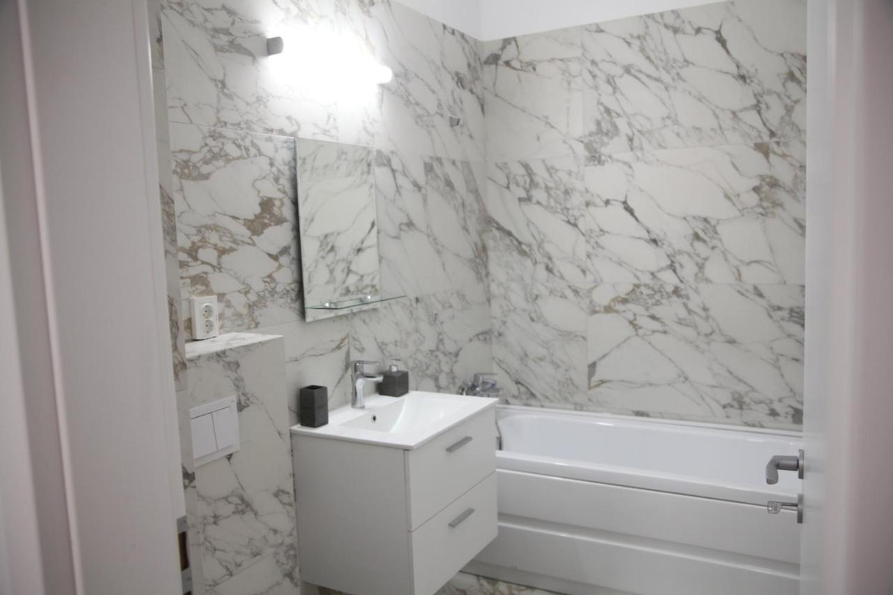 Luxury Downtown Apartment Cluj Napoca Bagian luar foto
