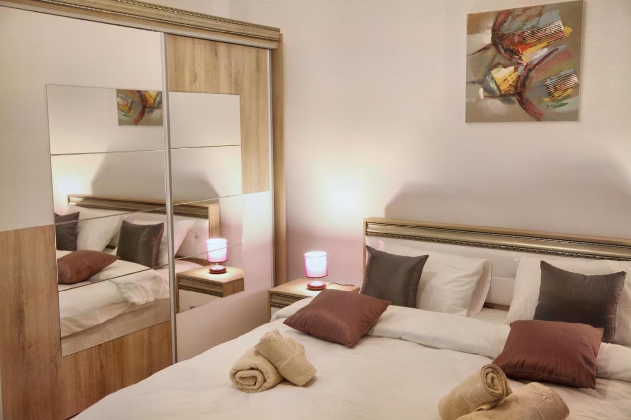 Luxury Downtown Apartment Cluj Napoca Bagian luar foto