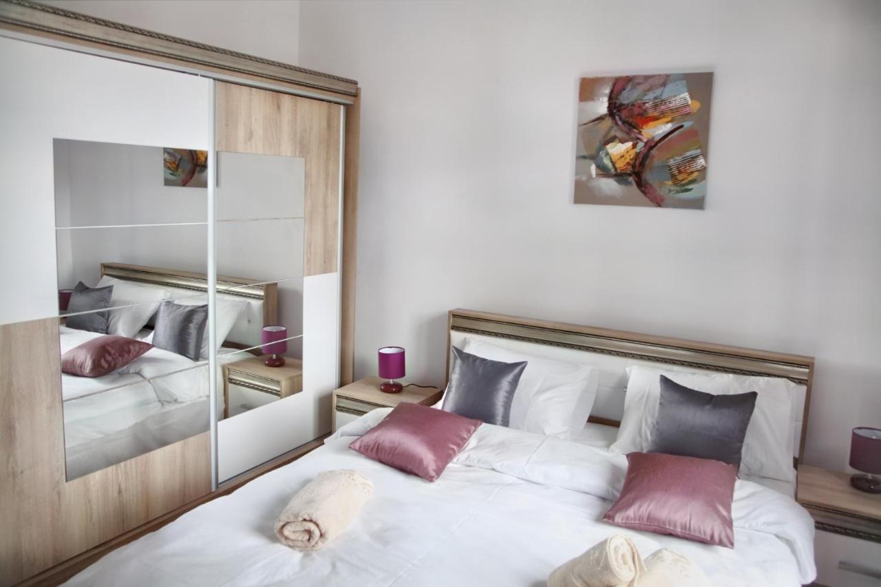 Luxury Downtown Apartment Cluj Napoca Bagian luar foto